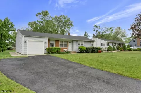 25 Orchard Rd, Middlesex, NJ 08846 photo 2