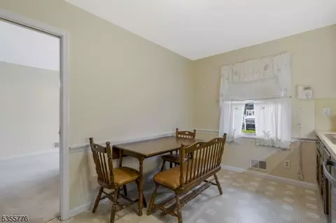 25 Orchard Rd, Middlesex, NJ 08846 photo 14