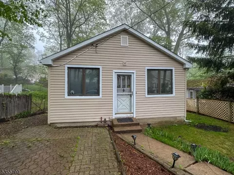 19 Bucknell Trl, Hopatcong, NJ 07843