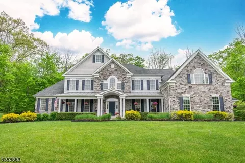 6 Limekiln Ct, Green Twp, NJ 07821