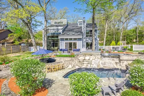 302 W Lakeshore Dr, Highland Lakes, NJ 07422