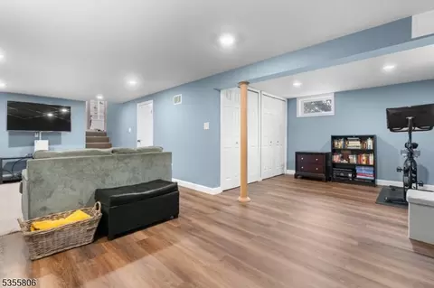214 Wilsey Ct, Paramus, NJ 07652 photo 11