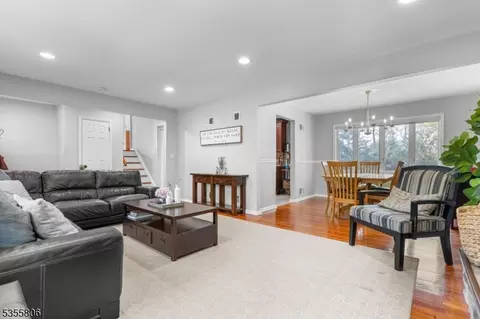 214 Wilsey Ct, Paramus, NJ 07652 photo 3