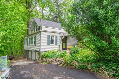 56 E Hedding Pl, Mount Tabor, NJ 07878