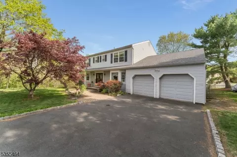 12 Shady Brook Ct, Hillsborough, NJ 08844