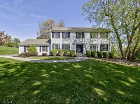 5 Honeysuckle Way, Flemington, NJ 08822