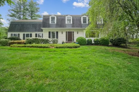 5 Cherry Ln, Mendham Twp, NJ 07945