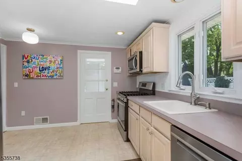 155 Pitt Rd, Springfield, NJ 07081 photo 12