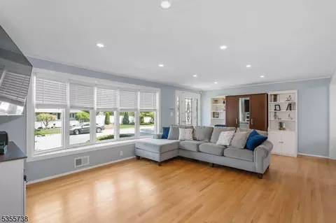 155 Pitt Rd, Springfield, NJ 07081 photo 7