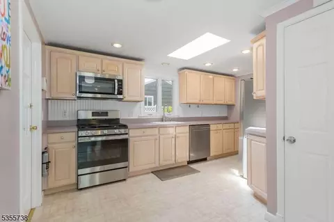 155 Pitt Rd, Springfield, NJ 07081 photo 9