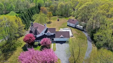 20 Highland Ave, Long Valley, NJ 07853