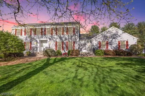 47 Fenview Rd, Gillette, NJ 07933