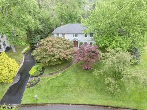 10 Pembrooke Rd, Chatham Twp, NJ 07928