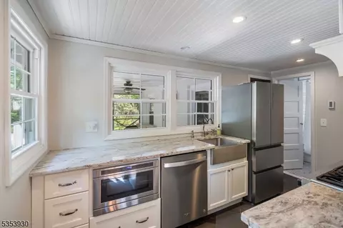 328 Emerson Ln, Berkeley Heights, NJ 07922