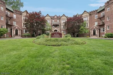 4 Riverside Dr #203, Cranford, NJ 07016
