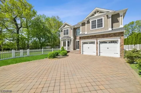 2 Bernadette Ct, Springfield, NJ 07081