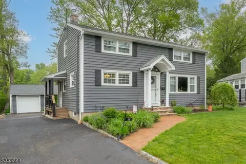38 Hickson Dr, New Providence, NJ 07974