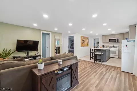 18 N Shore Dr, Wantage, NJ 07461