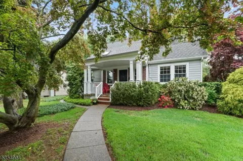 4 Westview Pl, Midland Park, NJ 07432