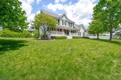 15 Bedminster Ter, Bedminster, NJ 07921 photo 2