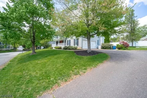 15 Bedminster Ter, Bedminster, NJ 07921 photo 4