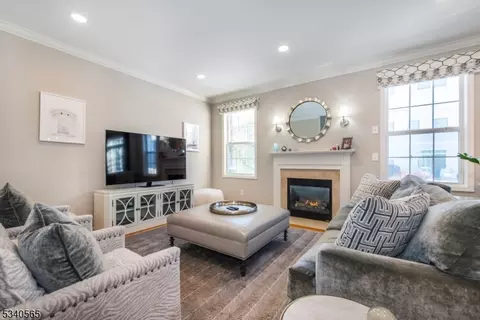 28 Carrington Pl, Clifton, NJ 07013