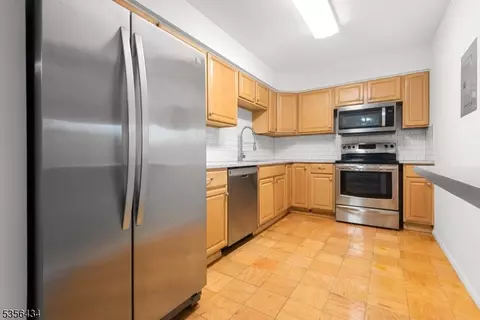 74 E Maple St, Teaneck, NJ 07666 photo 6