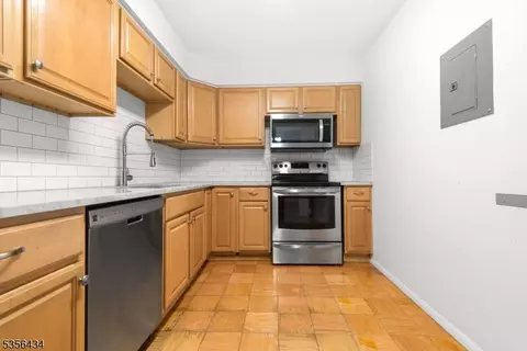 74 E Maple St, Teaneck, NJ 07666 photo 7