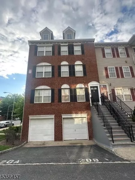 41 Yancy Dr, Newark, NJ 07103