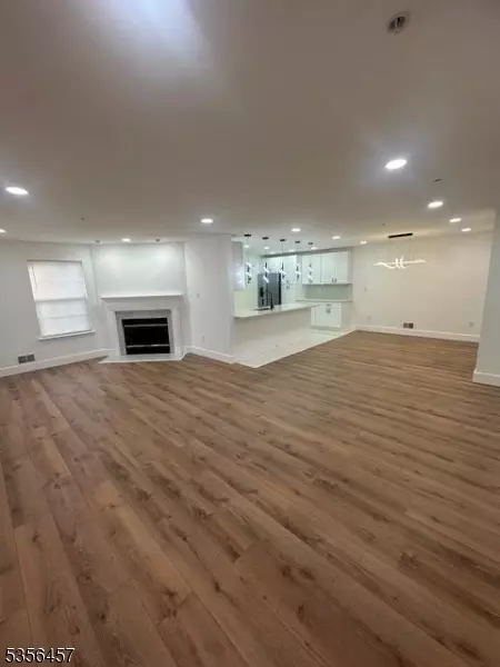41 Yancy Dr, Newark, NJ 07103 photo 5