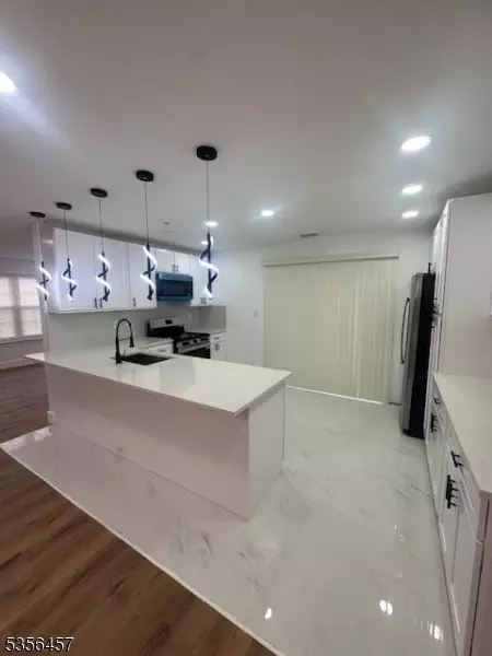 41 Yancy Dr, Newark, NJ 07103 photo 3