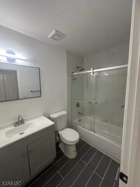 41 Yancy Dr, Newark, NJ 07103 photo 6