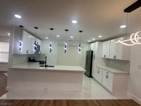 41 Yancy Dr, Newark, NJ 07103 photo 2