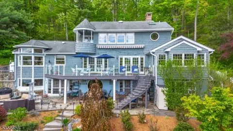 40 Hemlock Ave, Newton, NJ 07860