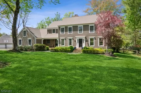 11 Pheasant Run, Gladstone, NJ 07934
