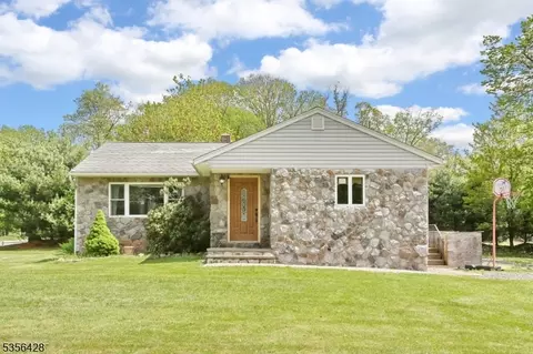99 Spear St, Oakland, NJ 07436