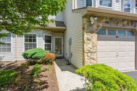 217 Nebula Rd, Piscataway, NJ 08854