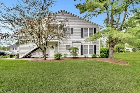 167 Milkweed Ct, Three Bridges, NJ 08887