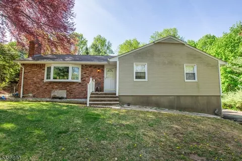 226 Miller Rd, Mahwah, NJ 07430
