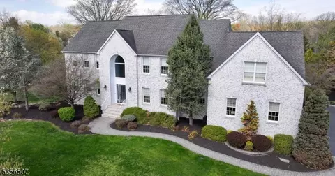 1 Dewing Ct, Ringoes, NJ 08551