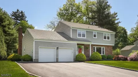 62 Dyckman Pl, Basking Ridge, NJ 07920