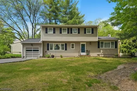 11 E Brooklawn Dr, Morris Plains, NJ 07950