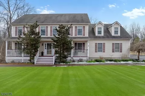 12 Meadow Ridge Rd, Knowlton Twp, NJ 07832