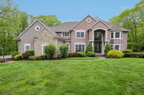 15 Amira Ln, Kinnelon, NJ 07405
