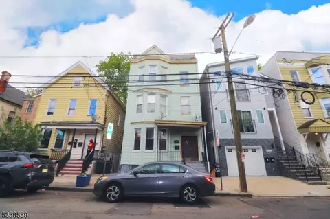 318 S 7th St, Newark, NJ 07103