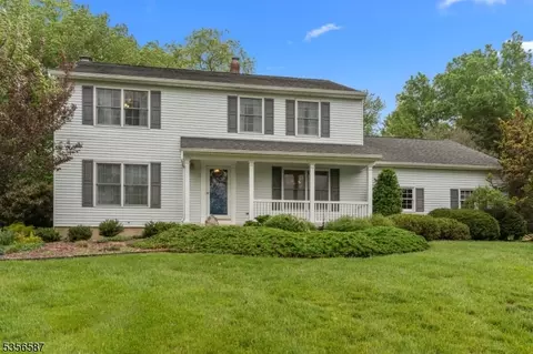 4 Nathaniel Green Dr, Titusville, NJ 08560