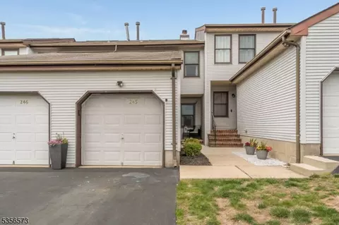 245 Spruce Ct, Flemington, NJ 08822