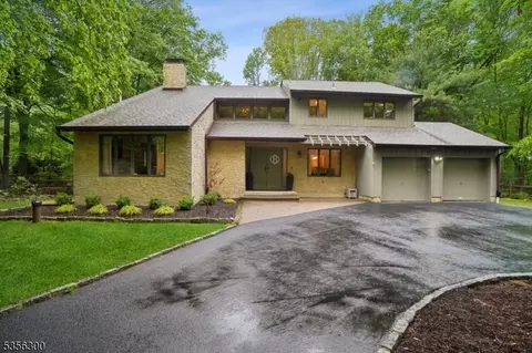 15 Decker Ter, Kinnelon, NJ 07405