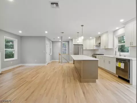 5 Pine Ter, Wayne, NJ 07470 photo 4