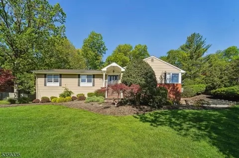 79 Brookside Ter, Caldwell, NJ 07006